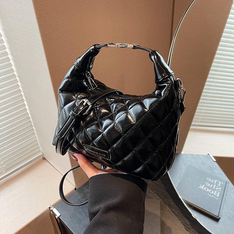 

Новая женская сумка через плечо чёрный