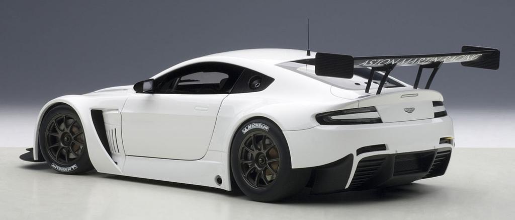 AUTOart Aston Martin V12 Vantage GT3 2013 Finished Product 1/18 (White)