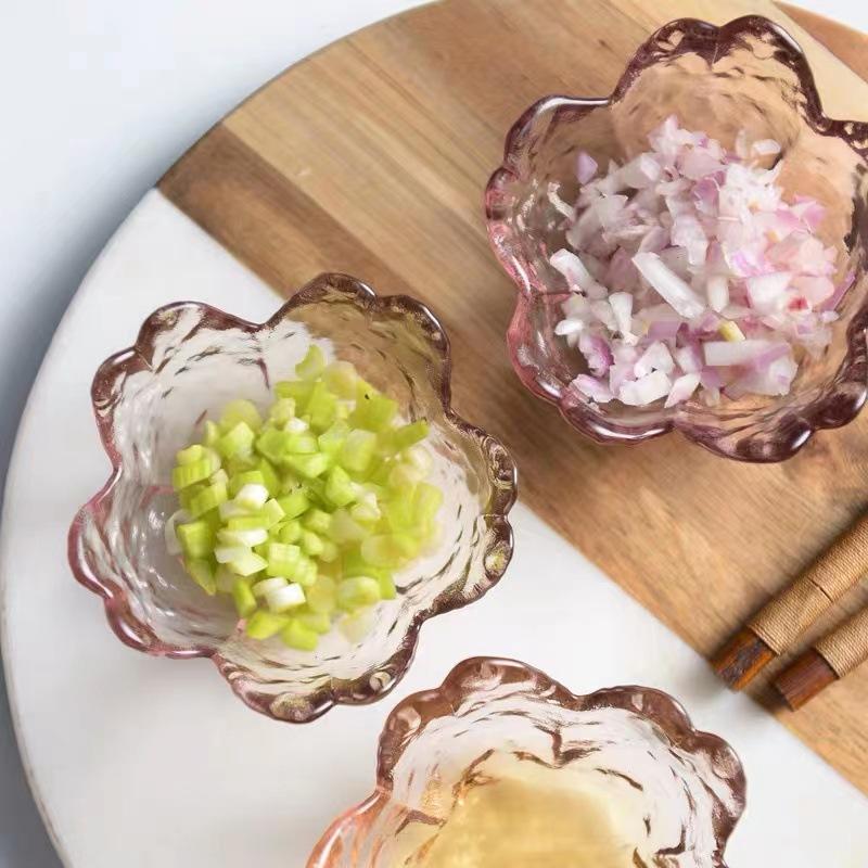 Mini Japanese Cherry Blossom Shape Glass Dish Sauce Bowl Kitchen Seasoning Plate Ice Cream Fruit Dessert Flower Bowl Tableware
