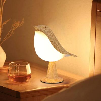 Moderne, einfache LED-Nachttischlampe mit Elstermotiv, kleines schnurloses Nachtlicht aus Holz mit Vogel, Touch-Steuerung, Schlafzimmertisch, Leselampe, Heimdekoration