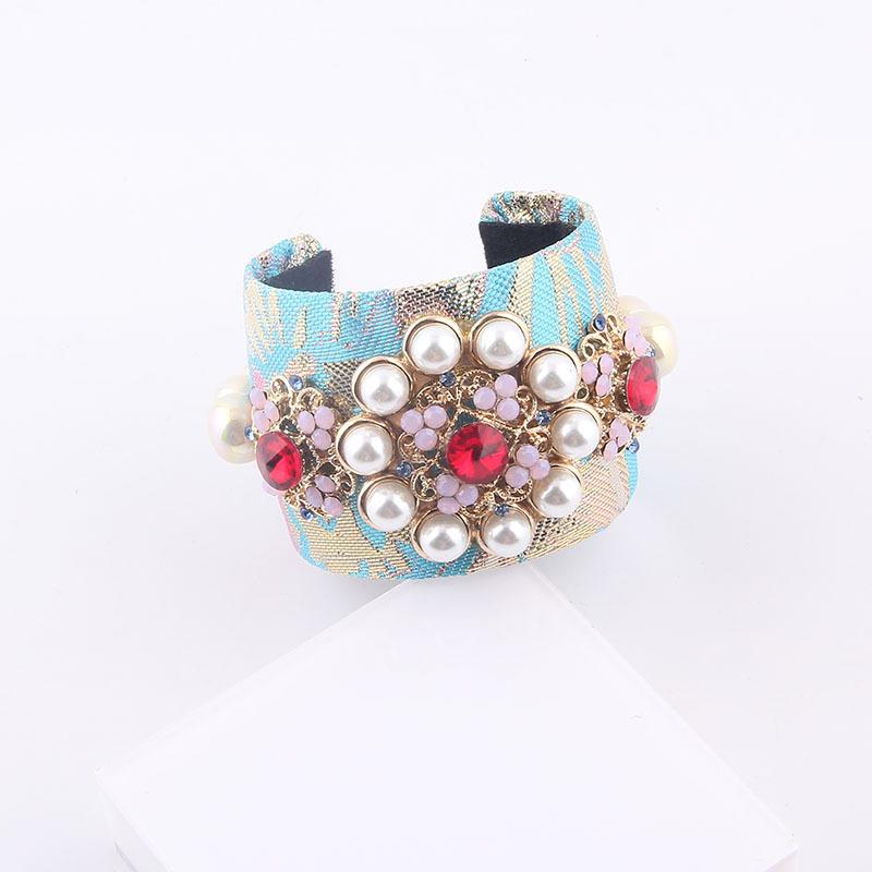 Kaimei 2022 New Fashion Baroque Heart-shaped Sequins Flower Diamond Bracelets Handmade Retro love Heart Beaded Bangles Bracelet
