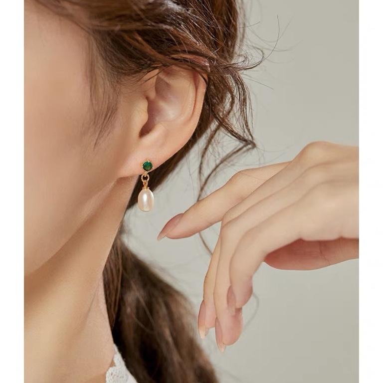 Green emerald zircon small earrings women's exquisite natural freshwater pearl earrings French retro premium stud earrings