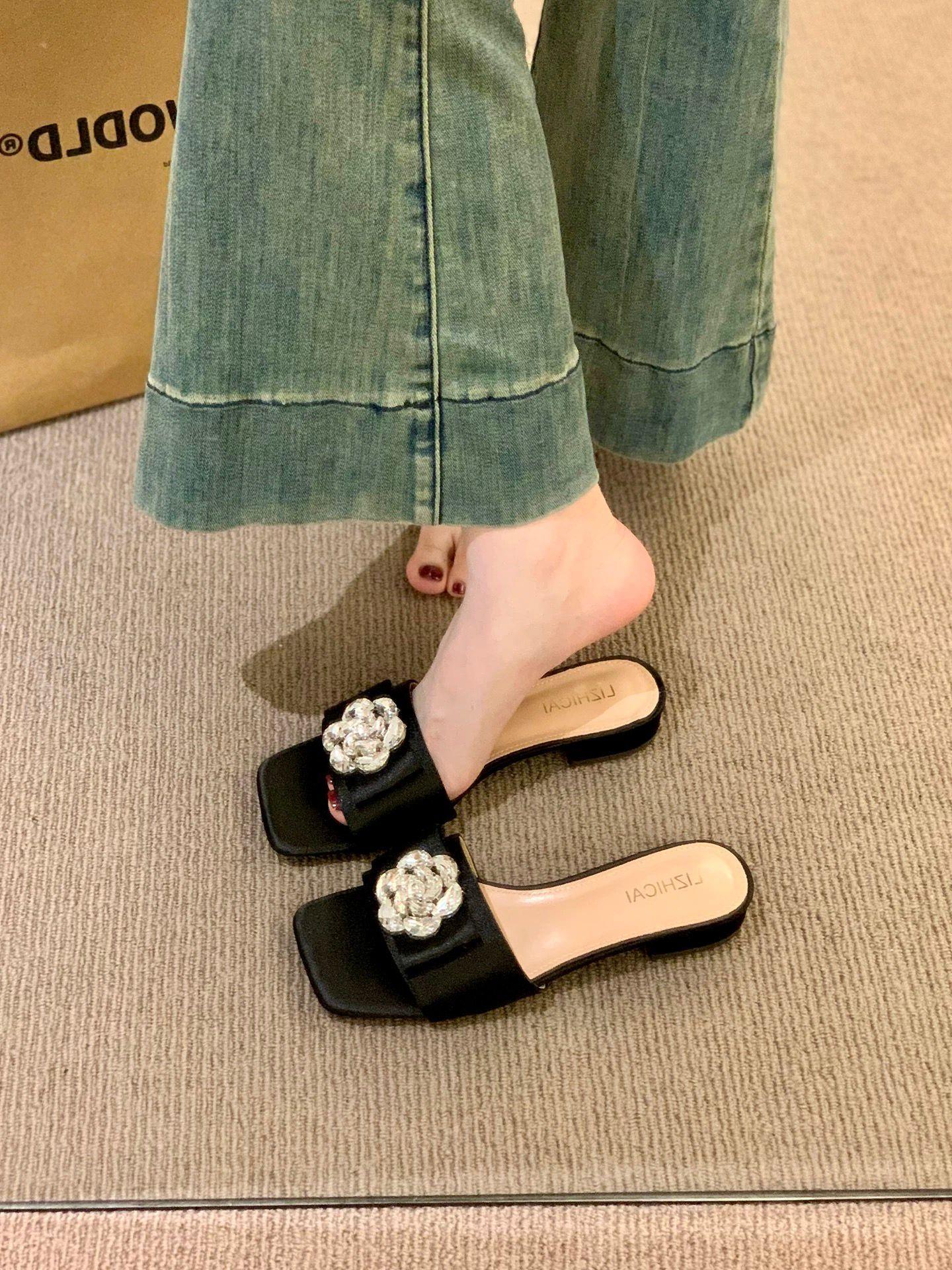 

Spring and summer 2025 new one-word slippers women s French low-heeled square head thick-heeled rhinestone buckle temperament Muller shoes 35 чёрный