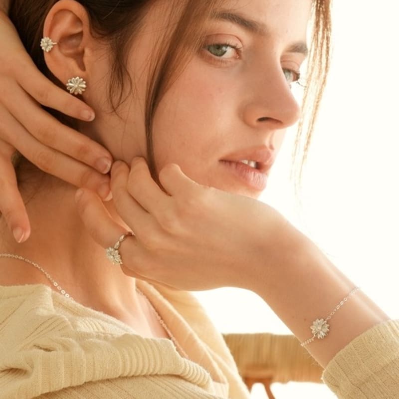 BELLOOGGI Daisy Pearl bracelet(L) Daisy Freshwater Pearl Bracelet