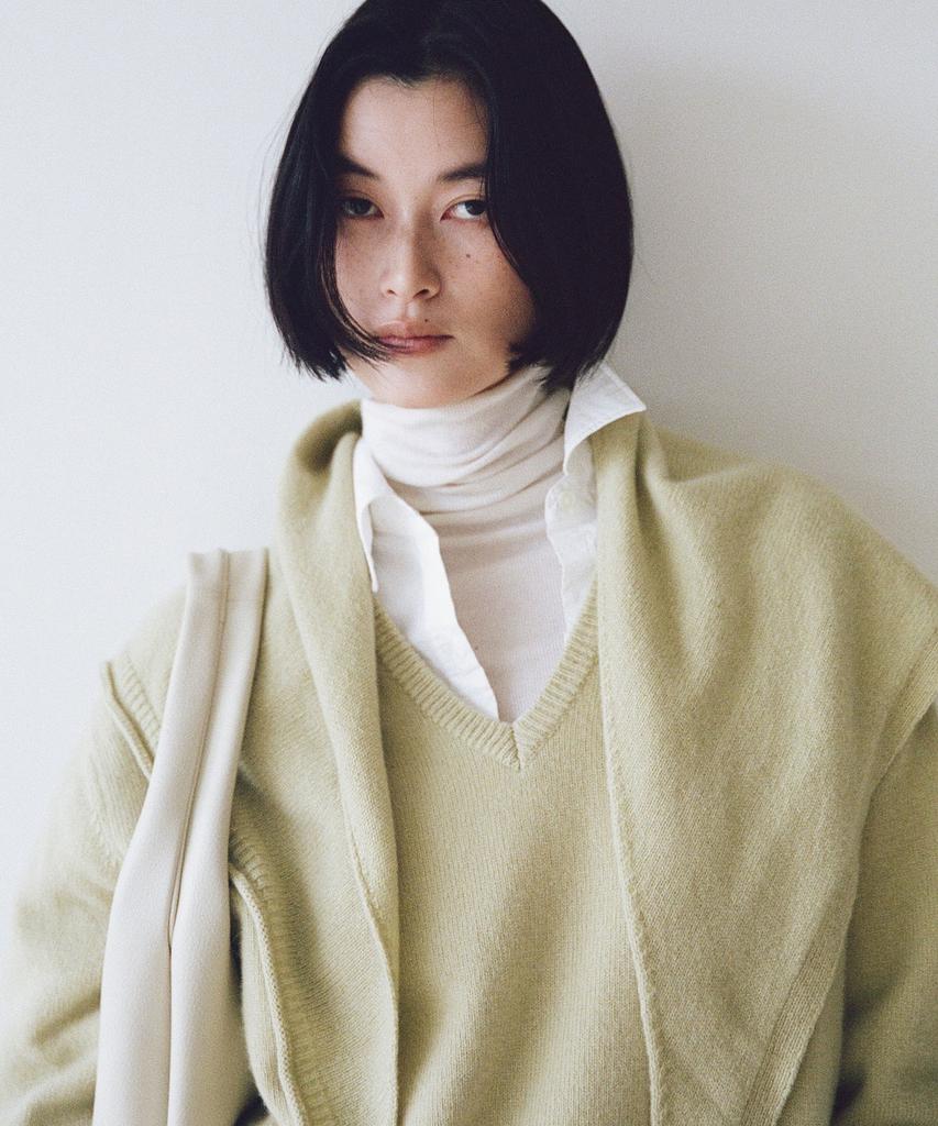 Beullaengkeulumumeon Over V-Neck Knit_Lime