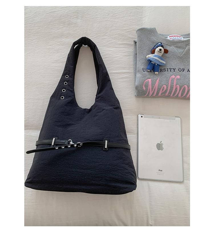 

Fashion design sense niche tote bag women s 2025 new nylon large-capacity shoulder bag Korean version of foreign style underarm bag чёрный