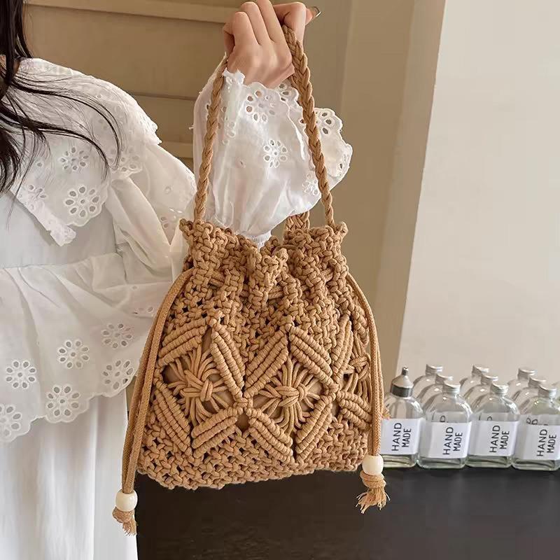 Woven bag large capacity women's new fashion versatile seaside messenger bag niche design trend tote bag