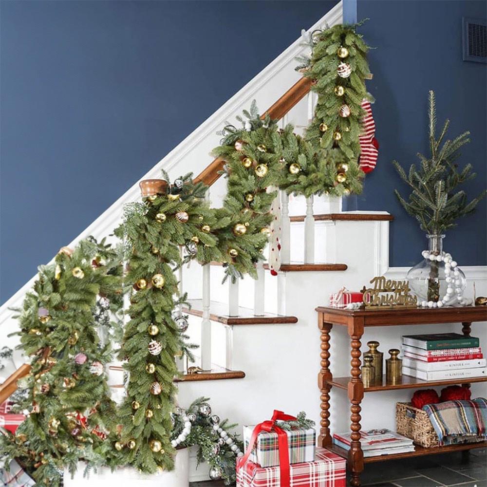 Simulated Green Pine Needle Rattan Vine, 2m Encrypted Plastic Christmas Decoration for Festive Atmosphere.