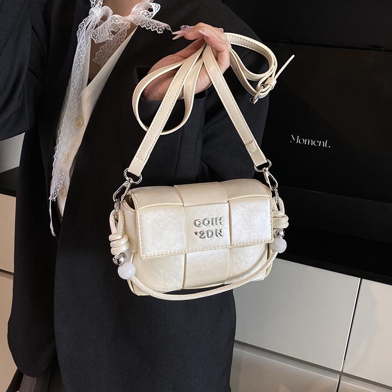 High-end niche bag women's spring and summer 2025 new fashion shoulder messenger bag Korean version women's woven small square bag