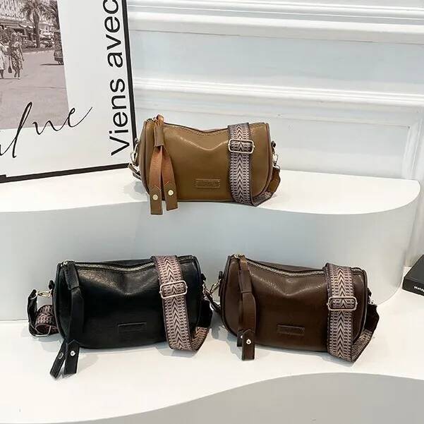 This Year's Trend Boston Bag Autumn Winter Vintage 2025 New Wide Strap Crossbody Bag Women Versatile