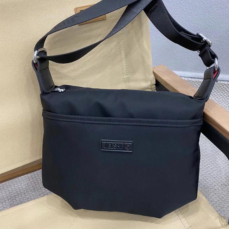 

Женская сумка кроссбоди Xiang Dun большой вместимости из ткани Оксфорд - Простая парусиновая сумка для поездок на работу и прогулок. 27x21x10 cm чёрный