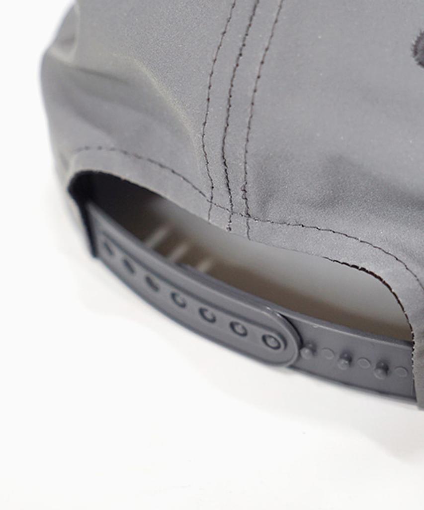 Aimnaseohyumeonbiing 5 Panel Snap Back - Silver