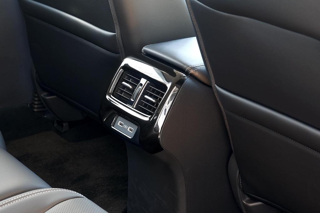 SecondStage Honda ZR-V RZ Series Rear Duct Panel Piano Black H098BLK