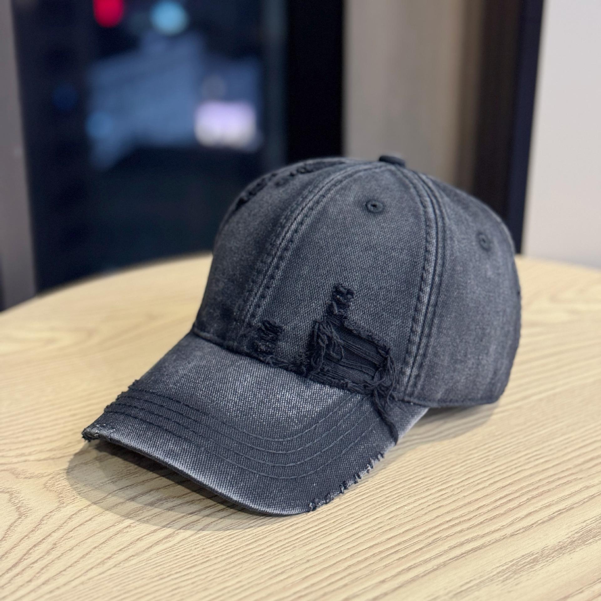 

New vintage niche design letter embroidered baseball cap for women with large head circumference, rivet wide brim, face-slimming duckbill cap for men Adult54-60Adjustable чёрный