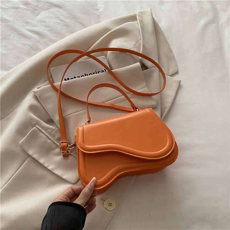 This year's popular temperament women's bag fashion solid color Korean version shoulder bag women's winter classic versatile commuter underarm bag