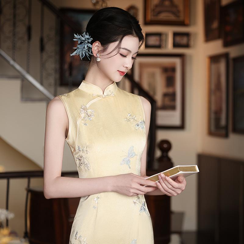 New Chinese style national style embroidered long cheongsam women's 1011 spring and summer new slim and thin lady fan can be worn every day