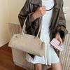 Light Luxury Brand Design Shoulder Bag Retro Tote Bag New High-end Underarm Bag Stylish Versatile Commuter Bag CLE