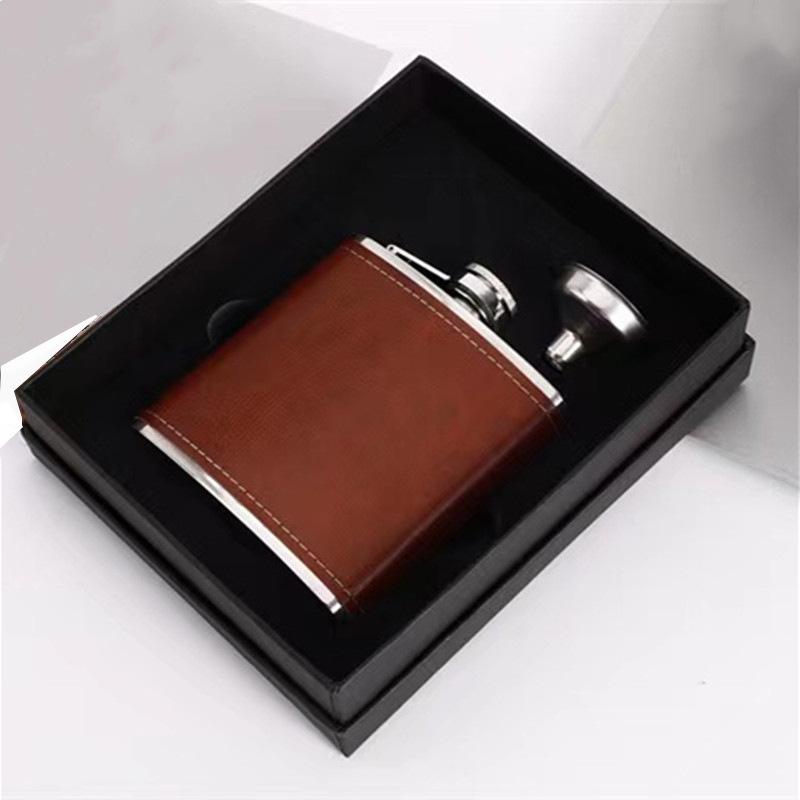 Stainless steel brown veneer small hip flask, outdoor gift hip flask, 8-ounce flat set, hip flask and wine utensils