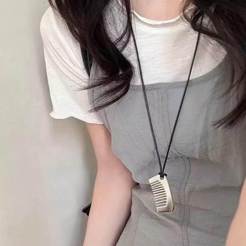 Sweet and cool lava love necklace women's tide niche high-end design sweater chain versatile personality sweater chain men