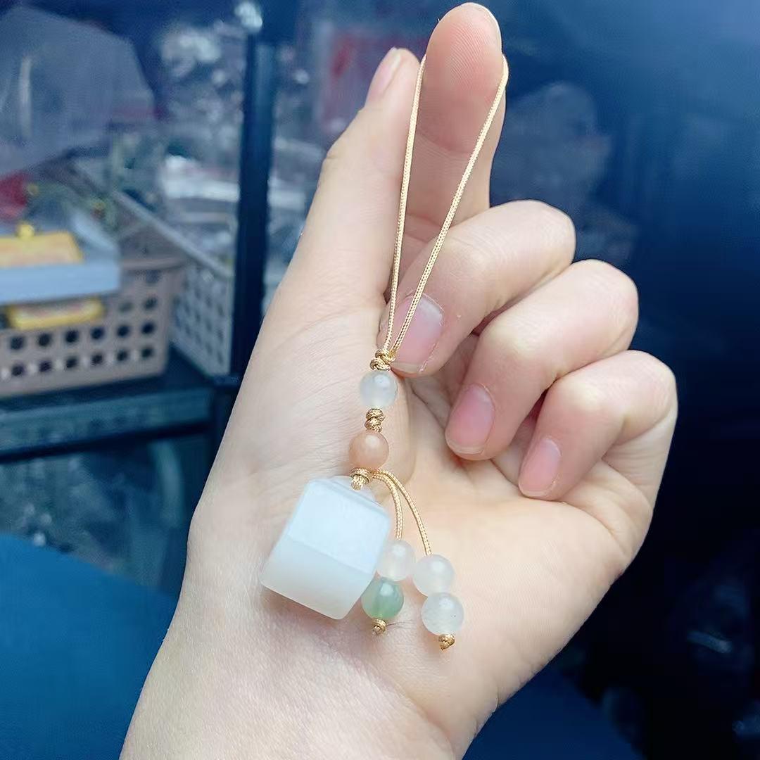 Мобильный брелок «Нефритовое Сердце Тяньшаня»: Элегантный унисекс кулон для телефона