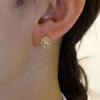 Snowflake Stud Earrings for Women, High-end and Luxurious, Small Earrings That Are Versatile and Suitable for Any Occasion.