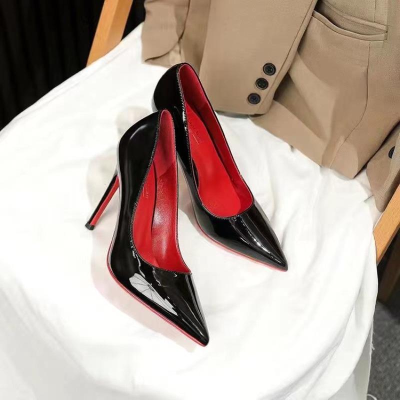 Black pointed high heels, new simple, sexy and fashionable patent leather single shoes, one pedal, thin heel single shoes