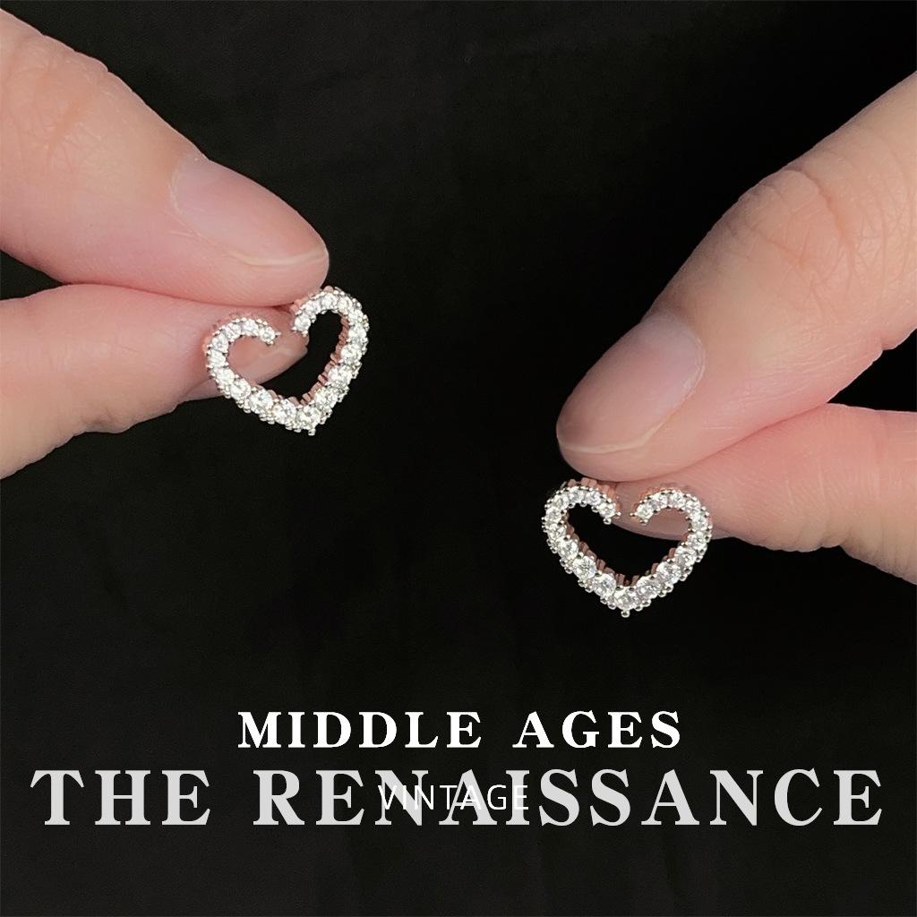 Medieval retro light luxury full of zircon love stud earrings hollow heart-shaped simple commuter earrings