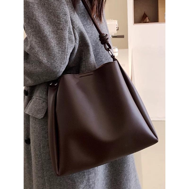 Popular bags women's large capacity 2025 new retro fashion versatile shoulder bag texture mother bucket bag