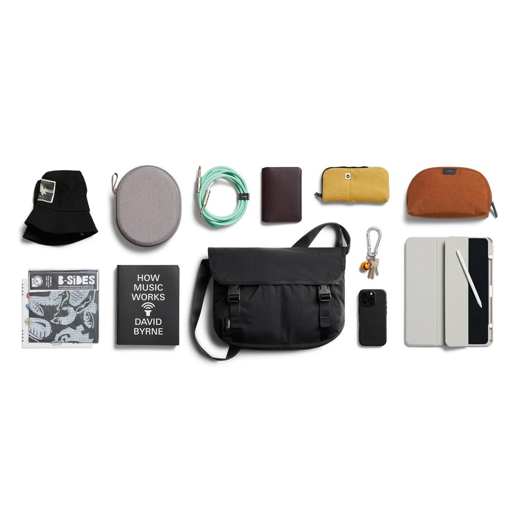 Bellroy Cinch Messenger, 12L Lightweight Shoulder Bag with Water-Resistant Fabric and Easy Storage - Black