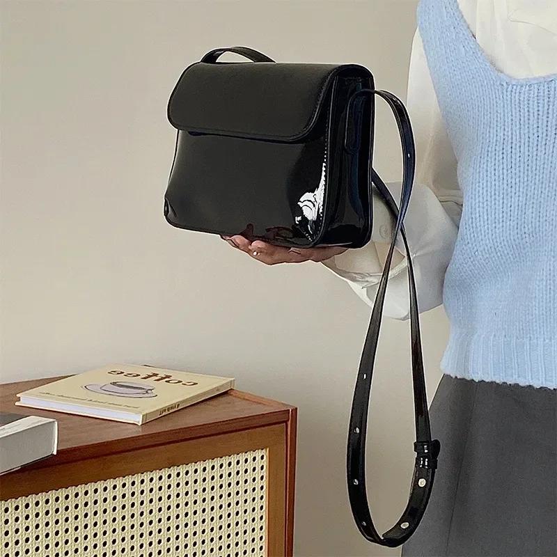 Retro Lackleder Umhängetasche für Damen Luxus Umhängetasche mit Klappe Einfarbig Unterarmtasche Rote Umhängetaschen Damenhandtasche