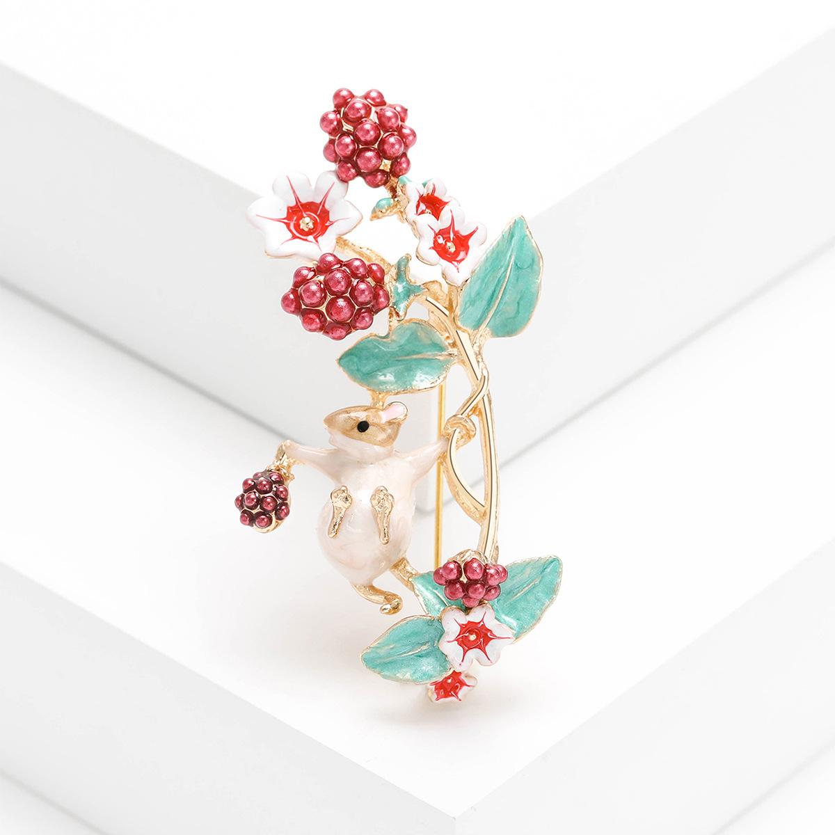 

Зимняя брошь в виде маленькой белки из сплава «Виноградная капля» для женщин, милая булавка в виде животного