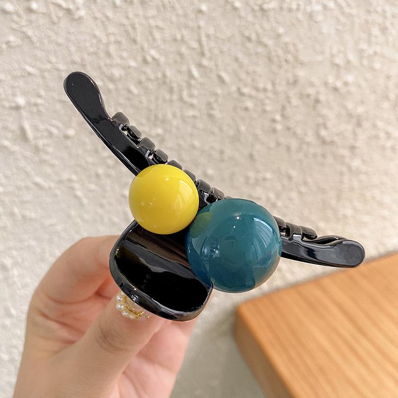 Small Women's Summer Hair Claw Clip - Plastic Shark Clip for Volume & Style Hairpin
