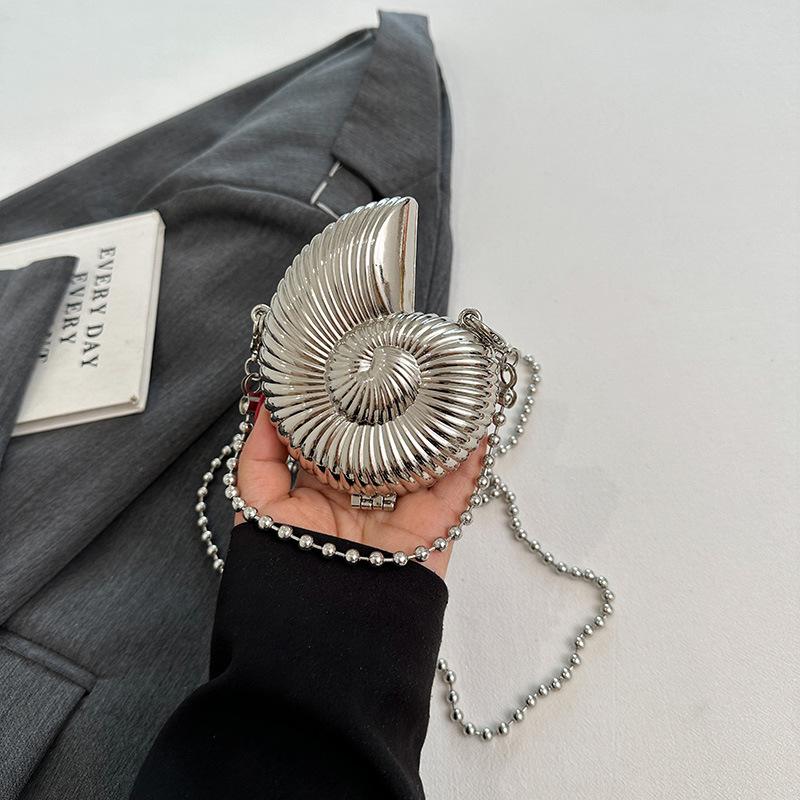 

Летняя новая сумка-конч модная женская сумка в иностранном стиле, красивая сумка для ужина, повседневная сумка-мессенджер в тренде 2024 года серебряный