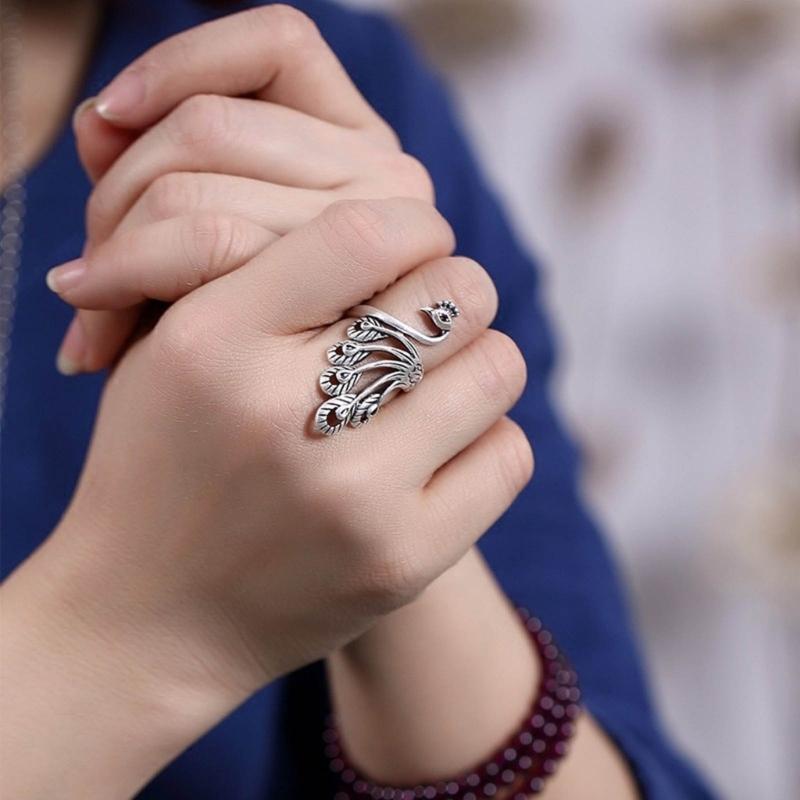 Adjustable Knitting Loop Crochet Loop Rings with Stiching Marker Open Finger Holder Rings for Faster Knitting Yarn Guide