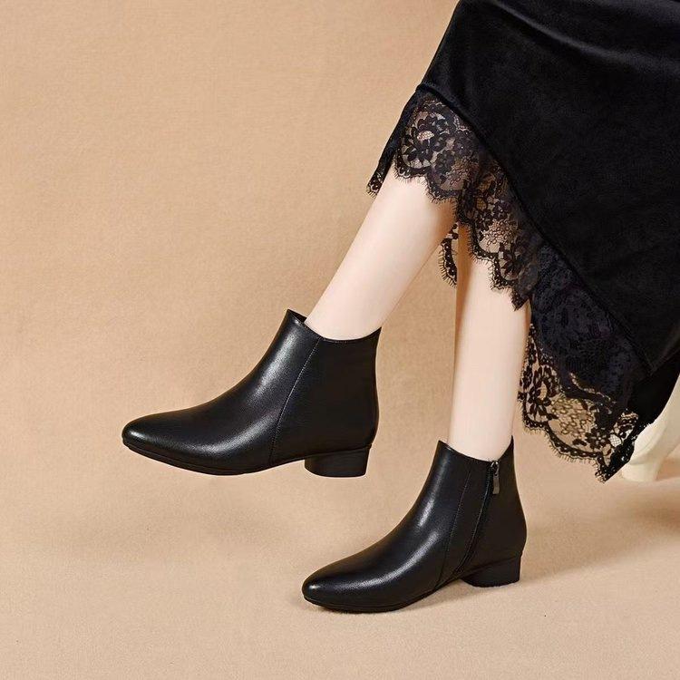 Fleece Cotton Boots 2025 Autumn and Winter New Fashion British Style Martin Boots Pointed Low Heel Single Boots Soft Leather Short Boots Women