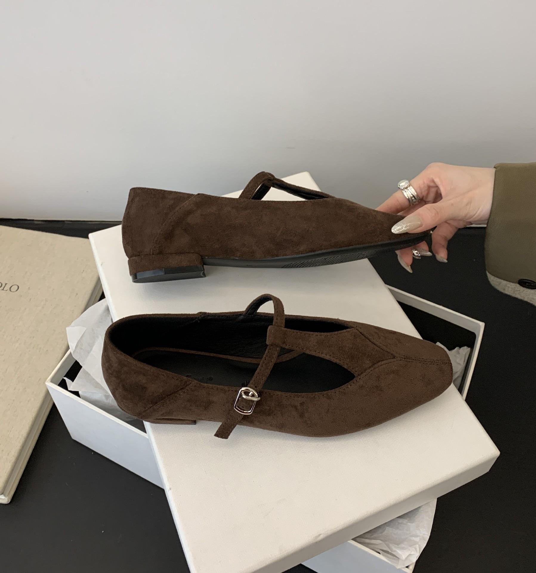 

French retro Mary Jane shoes for women s 2025 new autumn evening breeze gentle with skirt temperament low-heeled single shoes 39 темно-коричневого