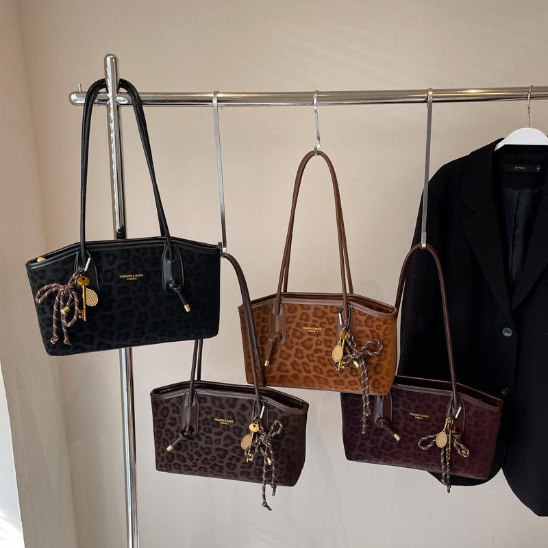 High-Value Women's Fashion Tote: Versatile Leopard Print Large-Capacity Shoulder Bag for Outdoor and Commute