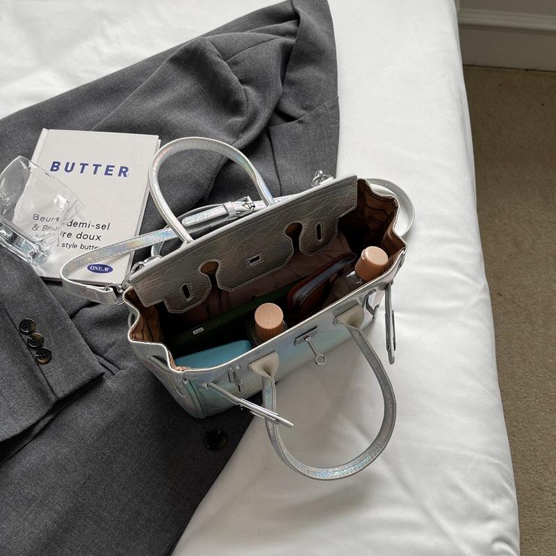 New High-end Fashion Laser Contrasting Platinum Bag Portable Shoulder Diagonal Across the Trend