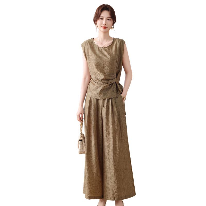 Elegant Sleeveless Tie-Waist T-Shirt Set for Middle-Aged Women - Stylish Summer Two-Piece