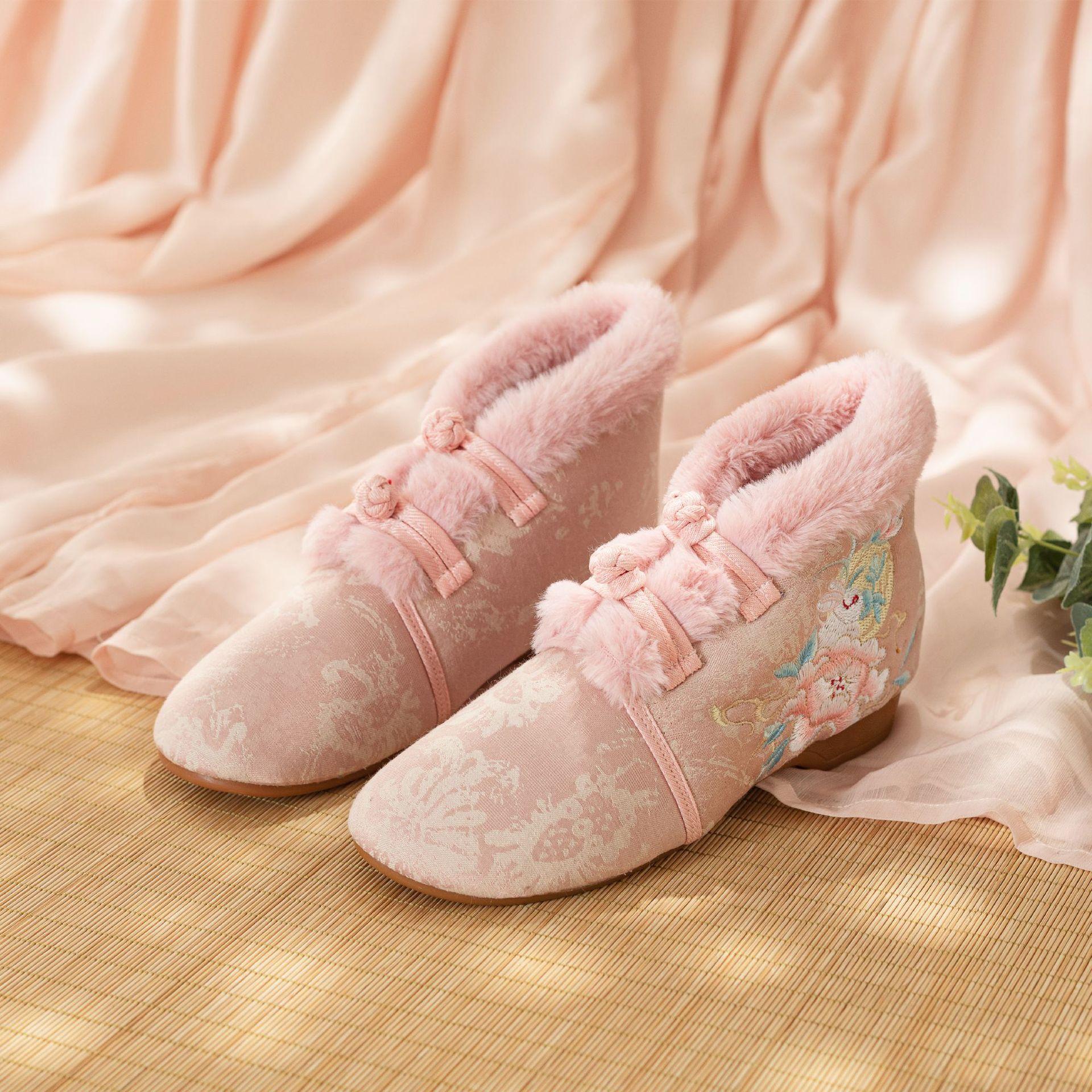 

[Заяц Лавр] Старые пекинские тканевые туфли старинная одежда обувь ханьфу вышитые старинные туфли элегантная вышивка зимние бархатные тканевые туфли 41 розовый