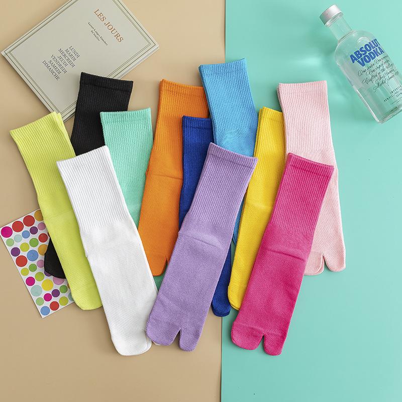 Colorful Cotton Split-Toe Socks: Japanese-Style Mid-Calf Toe Socks for Women, Perfect for All Seasons and Flip-Flops