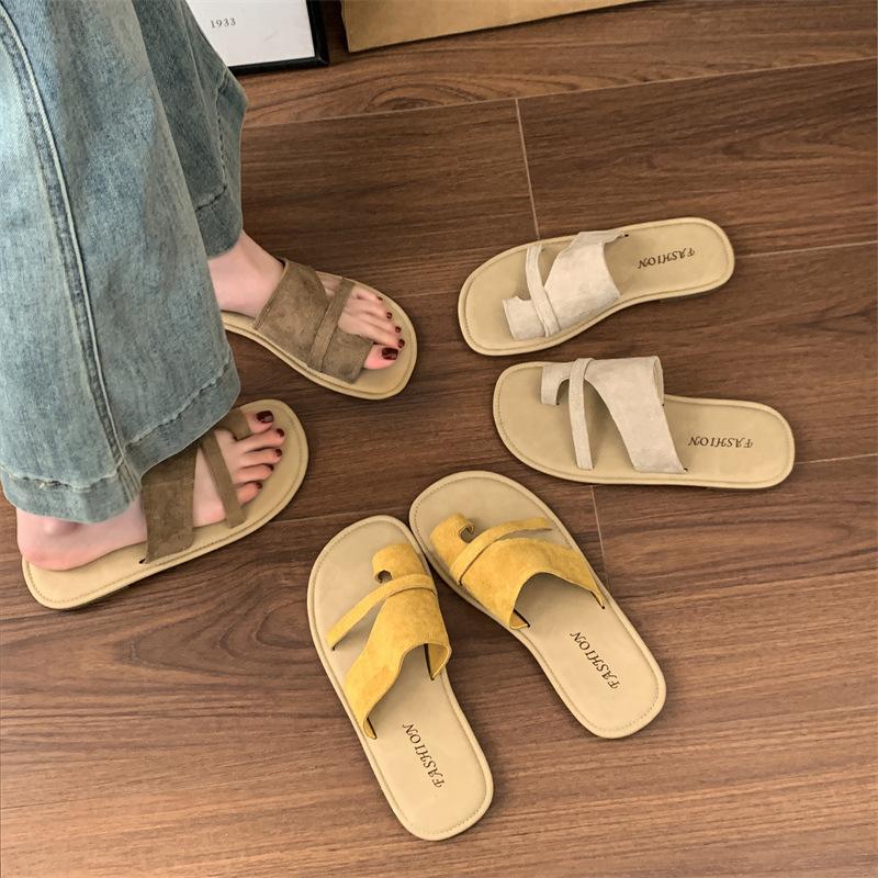 2025 summer new Korean retro toe slippers women's wear niche flat-bottomed soft-soled beach sandals