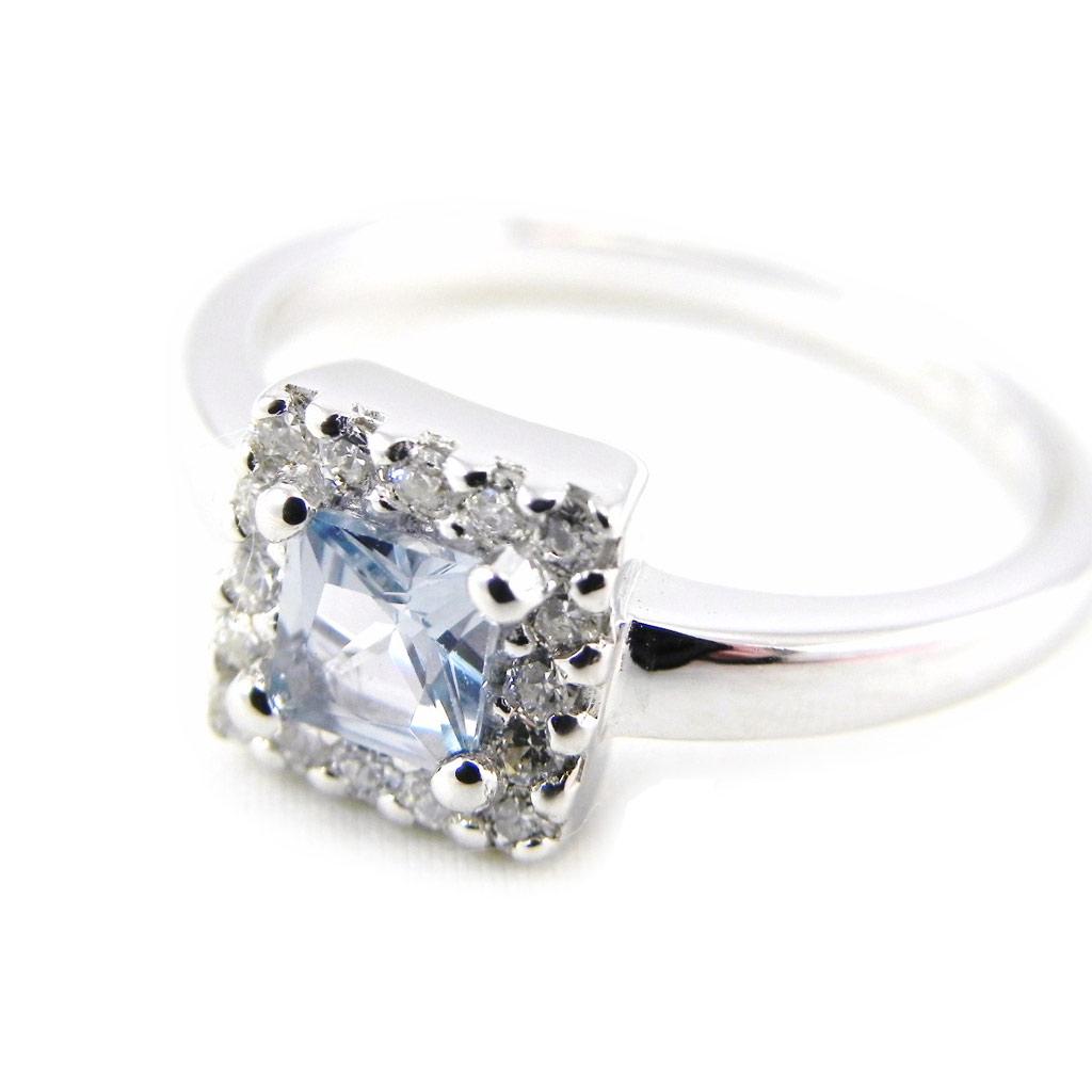 

Серебряное кольцо Скарлетт с голубым топазом