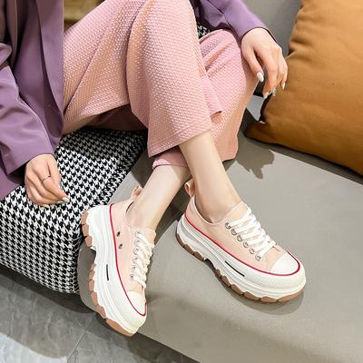 Nischen-Designer Canvas-Schuhe mit runder Spitze, neue atmungsaktive kleine weiße Schuhe mit dicker Sohle, lässige vielseitige Sportschuhe