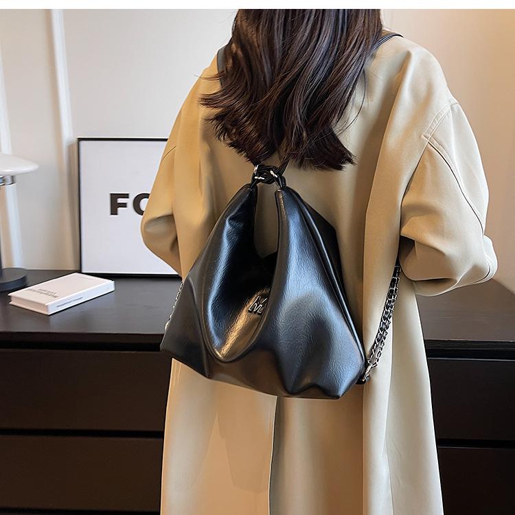 Backpack bag New women's bag Versatile shoulder bucket bag Fashion large-capacity bag Tote bag Chain bag