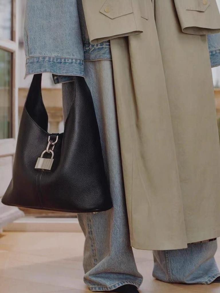 Bolso Hobo de Cuero Vacuno con Patrón Lichi de Gran Capacidad 2024 con Bolso Cesta Cerrable