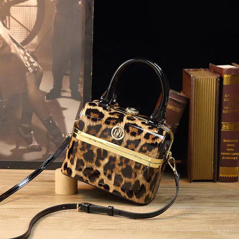 Glossy Patent Leather Small Box Women's Bag Holiday Gift for Girlfriend Exclusive Handbag Cross-Border Wholesale Winter New Style