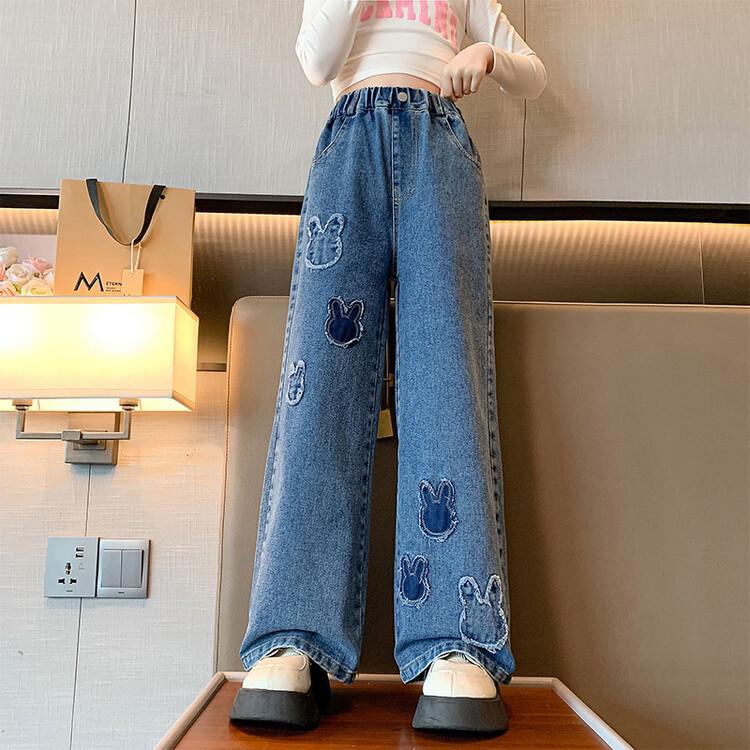 Fasjonable jenters vide jeans: Trendy vår- og høststil for store barn