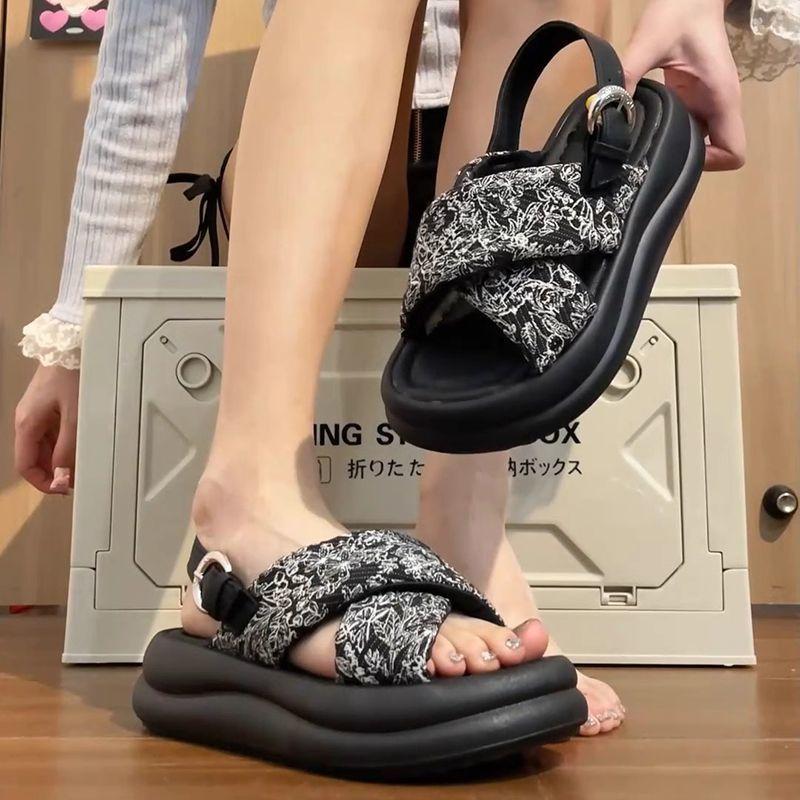 Internet celebrities thick-soled foreign style beach out Rome 2024 new new Chinese sports sandals female summer fairy wind wear