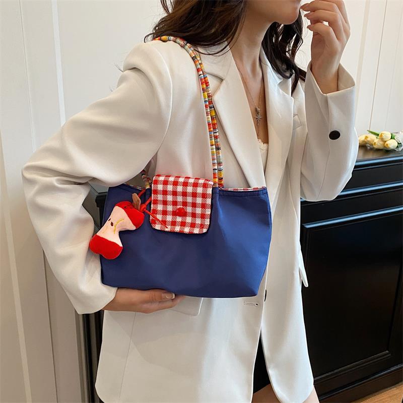 Casual Nylon Plaid Shoulder Bag With Pendant Dopamine Handbag Large Capacity Women Commuter Tote Bag  Trendy Armpit Bags